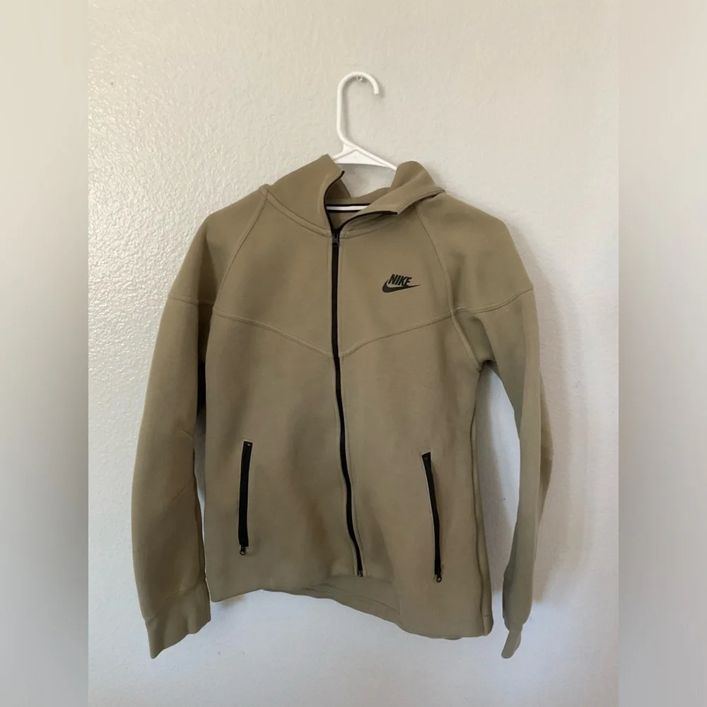 Nike Sportswear Tech Fleece Windrunner Women's Full-Zip Hoodie - Picture 3 of 5